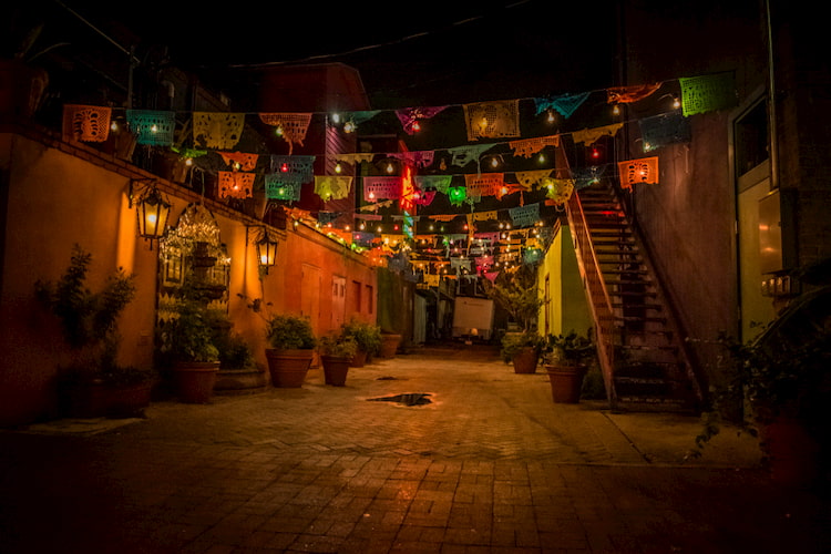 An alleyway at night