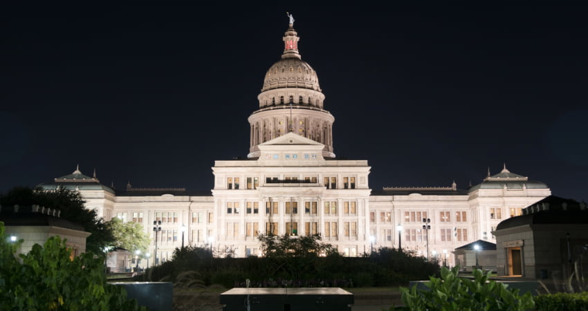 The exterior of the Texas State Capitol at night