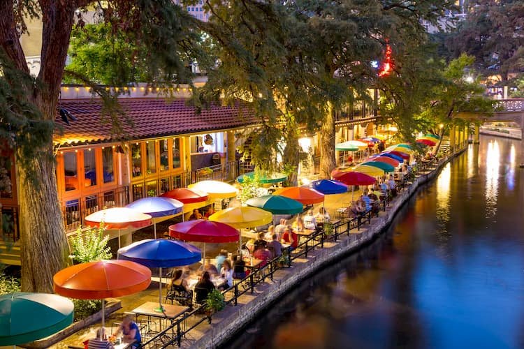 A resturant next to the San Antonio River